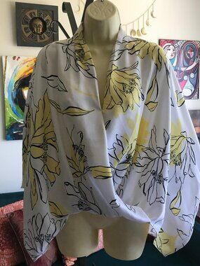 ALFANI size M Yellow & White Floral Print Oversized Batwing Blouse Top